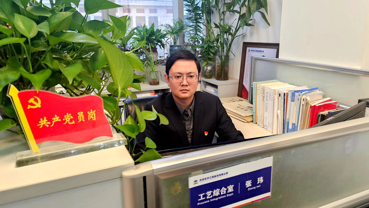 张玮工作照.jpg
